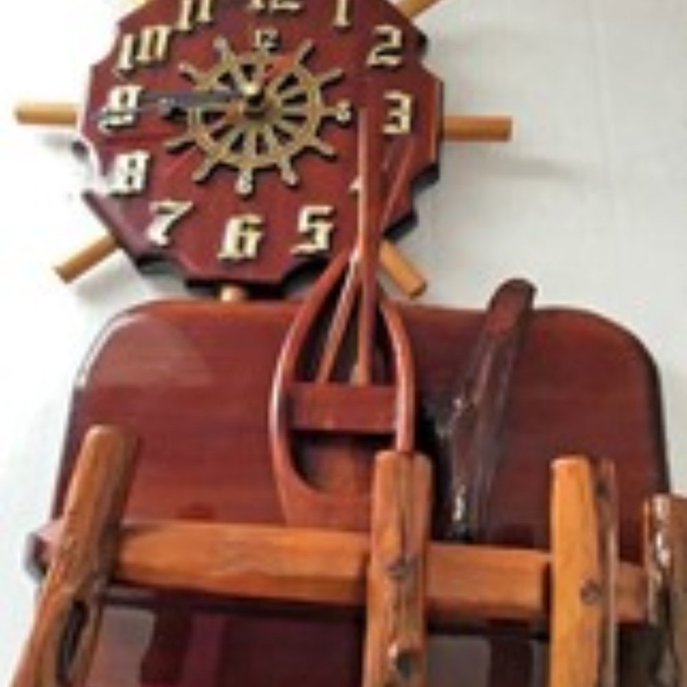 Unique Vintage Solid Wood Nautical Ship Wheel Clock Hat Rack Shelf Row Boat GUC